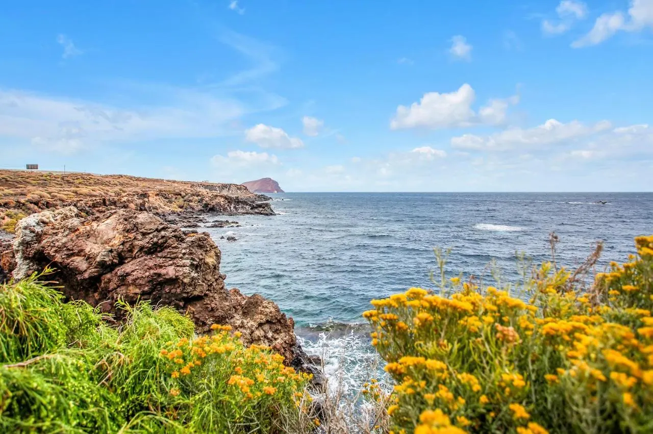 Ocean Blue, Next To The Ocean, Fast Wi-Fi Apartment Los Abrigos 0*,  Spain