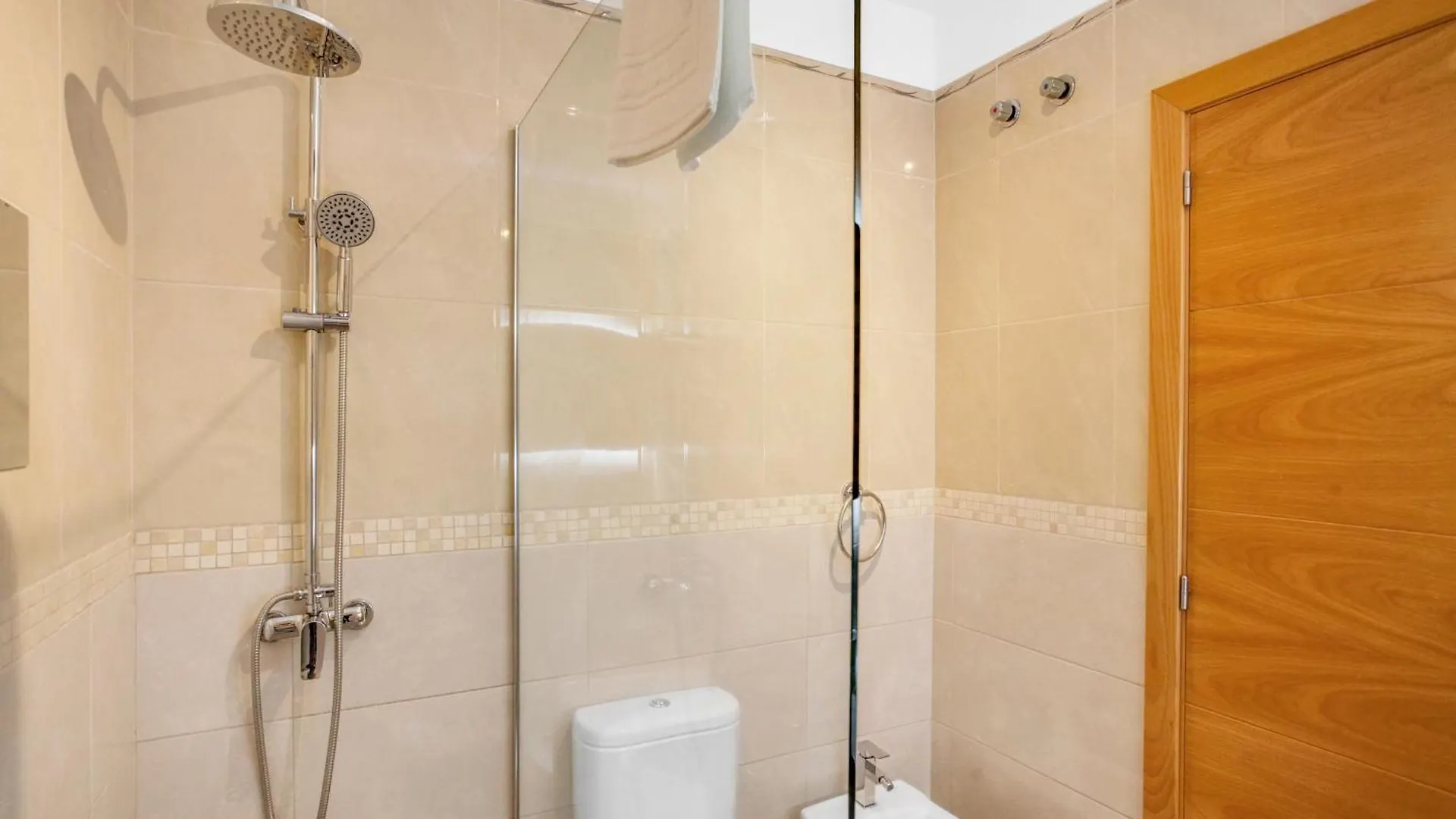Ocean Blue, Next To The Ocean, Fast Wi-Fi Apartment Los Abrigos Spain