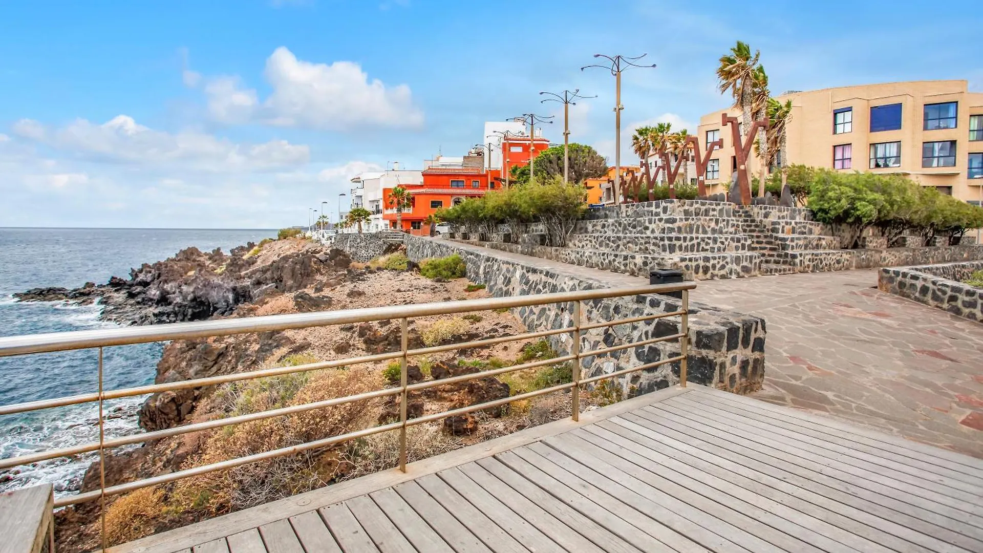 Ocean Blue, Next To The Ocean, Fast Wi-Fi Apartment Los Abrigos 0*,  Spain