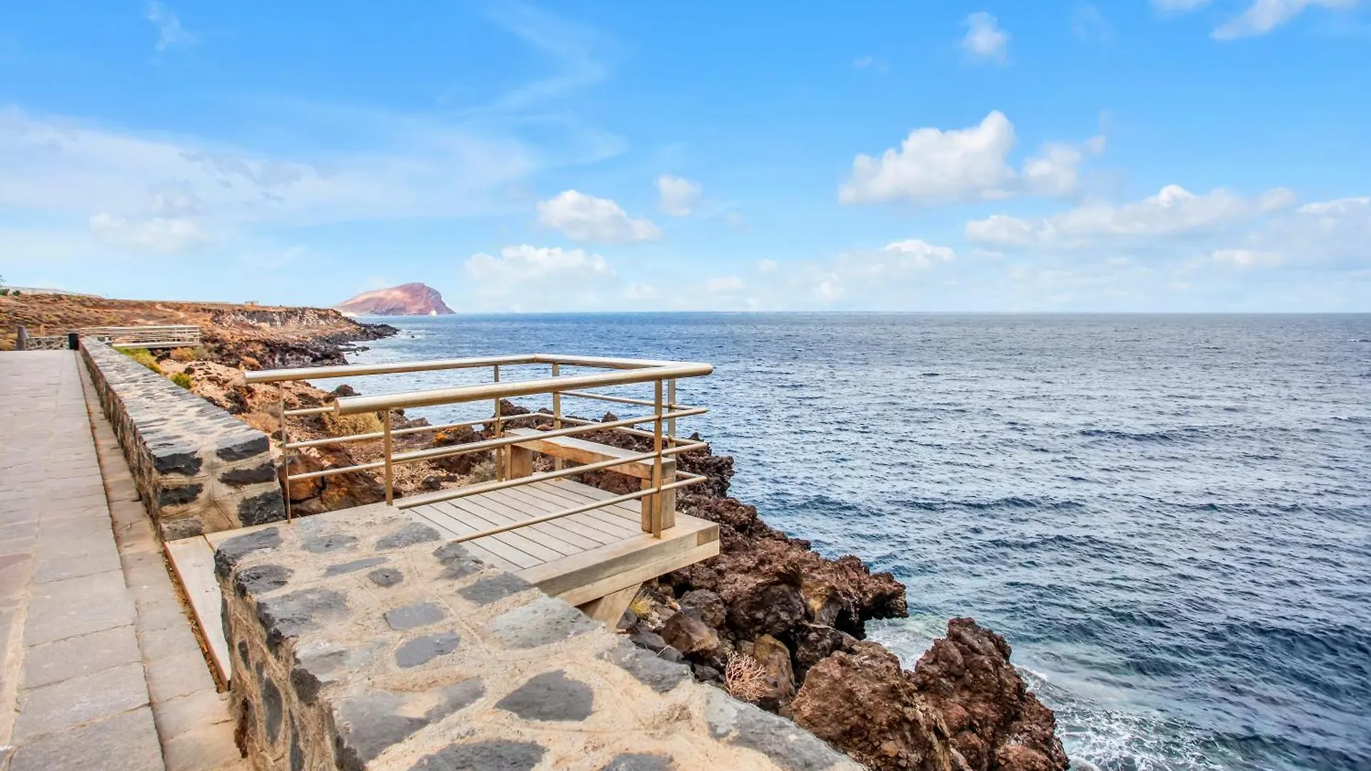 Ocean Blue, Next To The Ocean, Fast Wi-Fi Apartment Los Abrigos Spain
